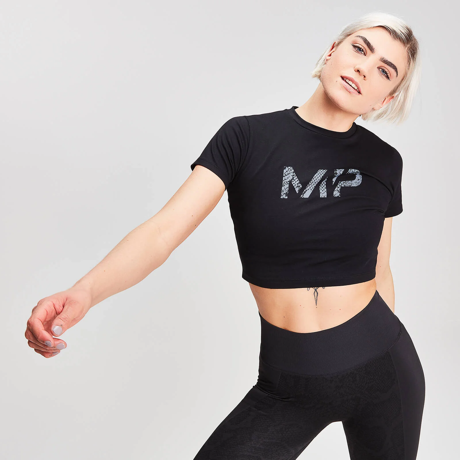 MP Animal Snake Seamless Women's Cropped T-Shirt - Black - XS Image 1